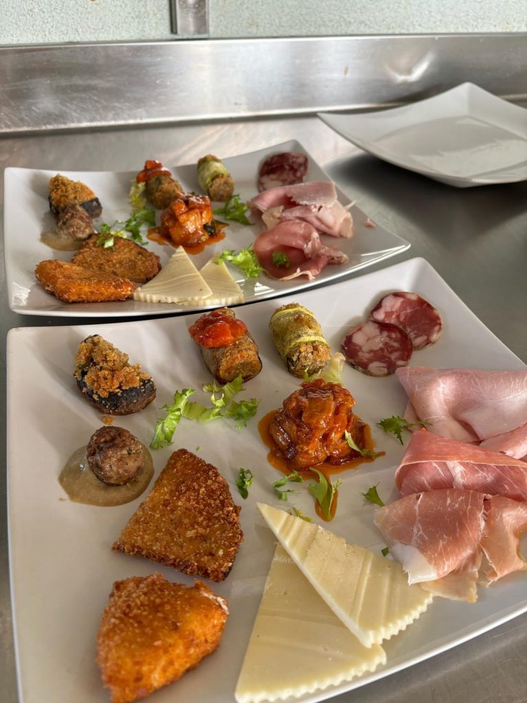 1e20bd7f-1047-452f-8aba-e777d8169bac ristorante a Milazzo immerso nel verde